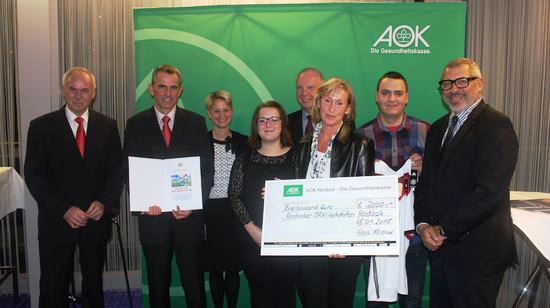 Die bergabe des Preises an die Rostocker DRK-Werkstätten