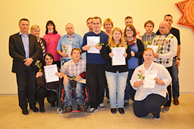 Ausbilder und Absolventen der Rostocker DRK-Werkstätten